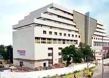 santosh-medical-college-ghaziabad.webp